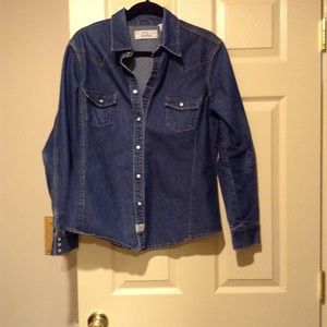 Levi's snap close blue denim shirt